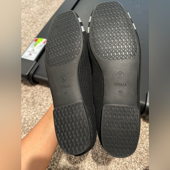 Viviai black Flats with silver stripes size 43 NWOT - Picture 3 of 7